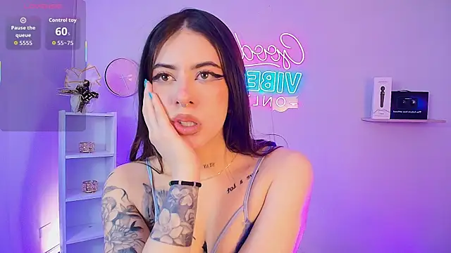 Alice_Vixen's cam snapshot