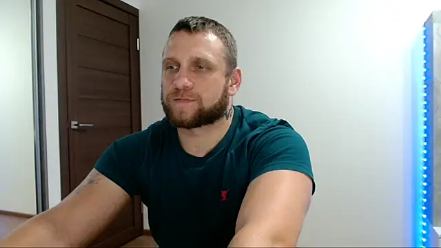 B-L-O-N-D's cam snapshot