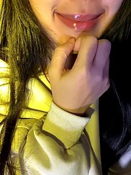 Uyennii02 live sex cam