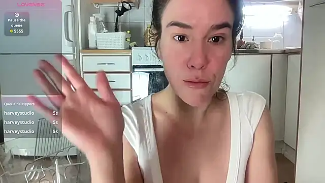 MilkyHoneyLullabies live sex cam