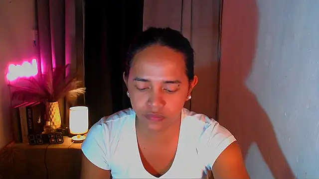 Lorainnelustts live sex cam