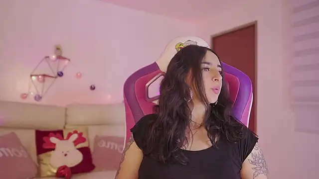 Enola_Holmes_'s cam snapshot