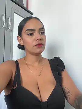 Sara-77 live sex cam