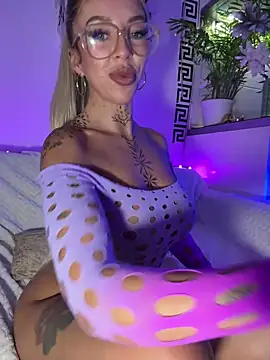 CheekyChels's cam snapshot