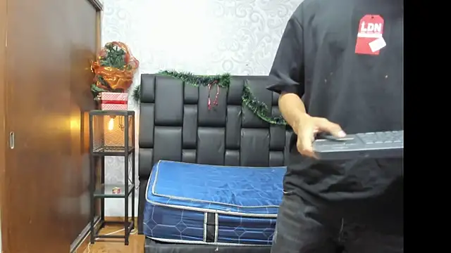 salome_mio's cam snapshot