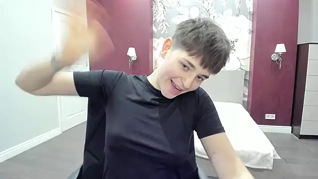 EmiliaYours live sex cam