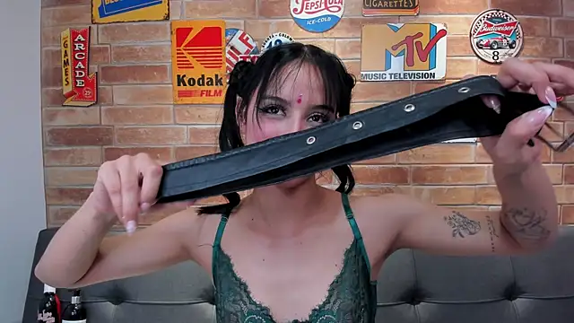 foxy_sharlotte's cam snapshot