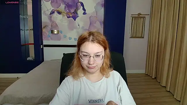 AngelinaLow's cam snapshot