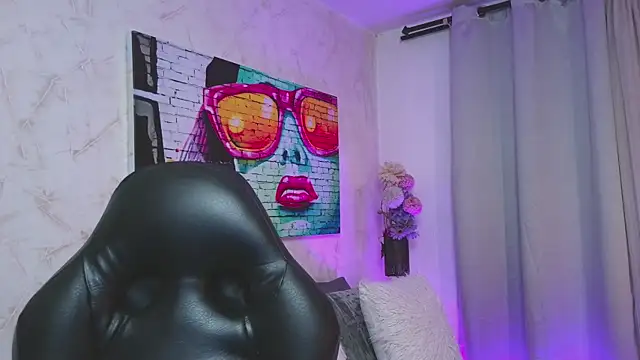 mialiore live sex cam