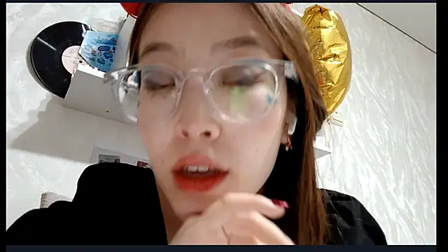 MollyTiger's cam snapshot