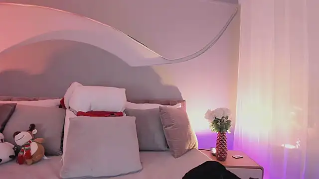 Nicolle_W's cam snapshot