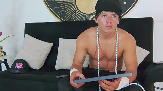 MagnusKnight_'s cam snapshot