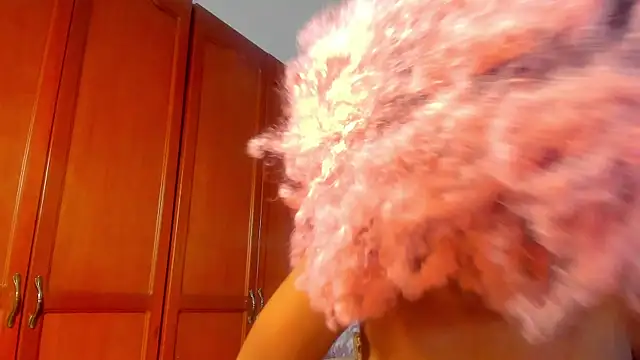 EMMAPARISS's cam snapshot