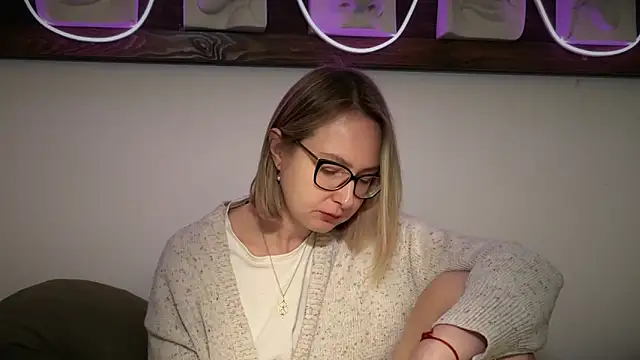 Kira_Elve's cam snapshot