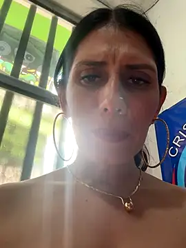 Alysson-- live sex cam