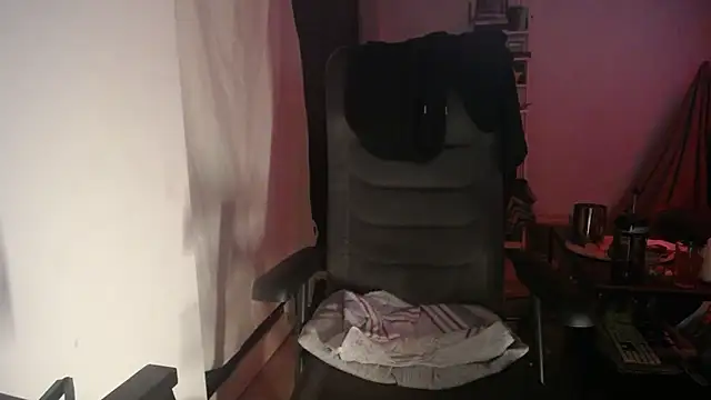 P4RtYBOII92 live sex cam