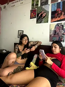 PamelaFtMia's cam snapshot