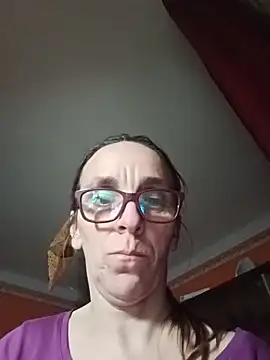 Dettybitch40 live sex cam