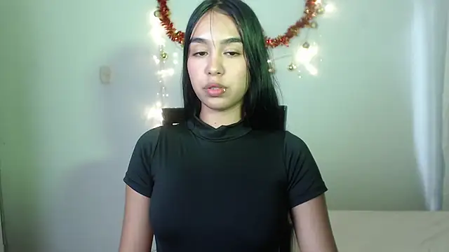 kyra_fox_'s cam snapshot