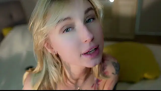 blondy_room live sex cam