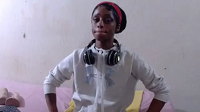 Nikistickyxx25's cam snapshot