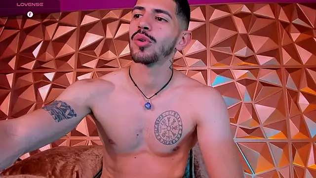 AlejandroStormm live sex cam