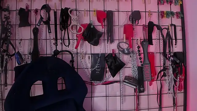 charrlotte_quinn's cam snapshot