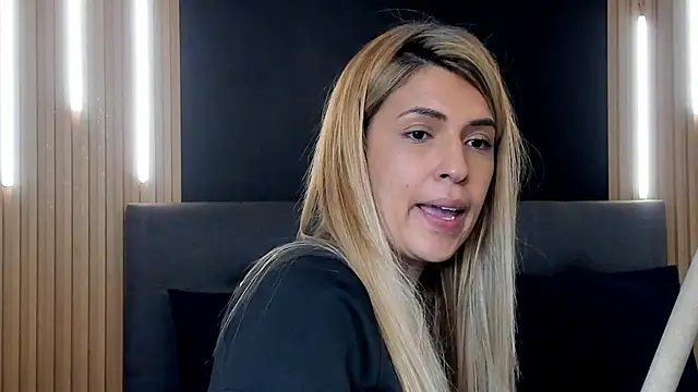 EvaaLovia1's cam snapshot