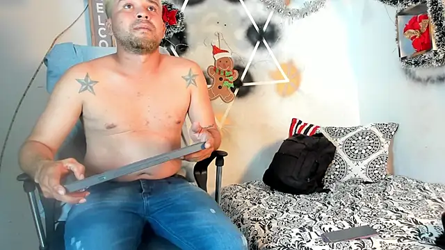 StephaniaAndRandy's cam snapshot