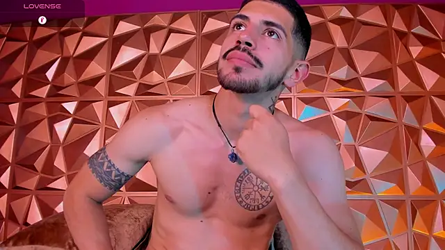 AlejandroStormm live sex cam