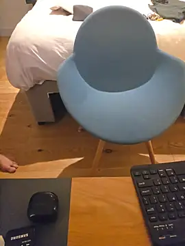 CloudyMuscleBeefy live sex cam