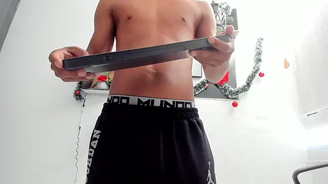 tyler_twink_boy's cam snapshot