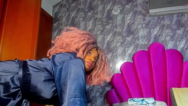 EMMAPARISS's cam snapshot