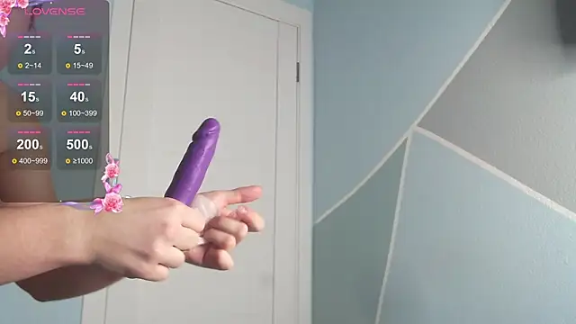 MilaniaCute live sex cam