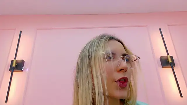 MaddieTease's cam snapshot