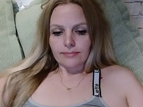 Angel_girllovemy's cam snapshot