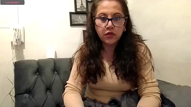 MirandaLatinaLovely live sex cam