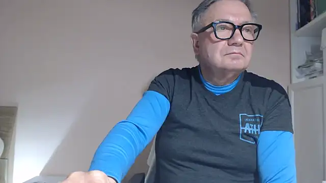 YOU6me's cam snapshot