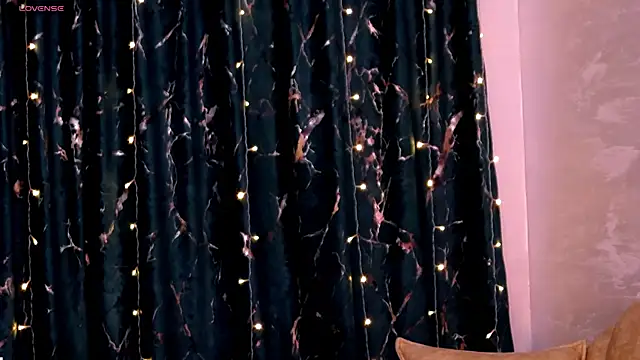 KaylaLewys live sex cam