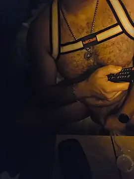 CloudyMuscleBeefy live sex cam