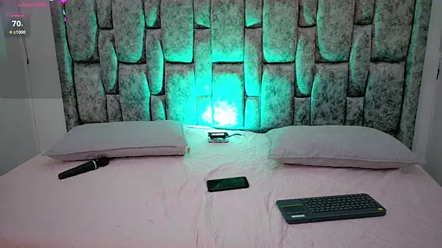 R3d_Moonss__'s cam snapshot