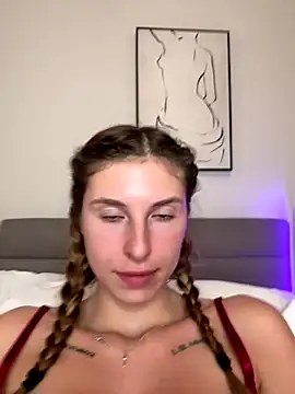 emma05's cam snapshot