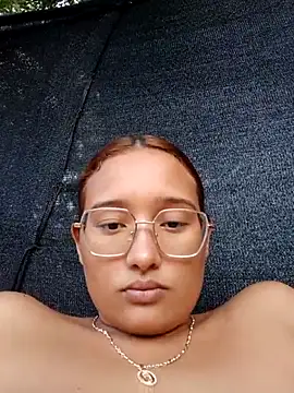 young_dairy01's cam snapshot