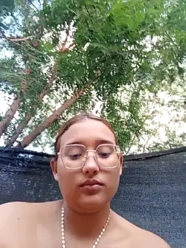 young_dairy01's cam snapshot