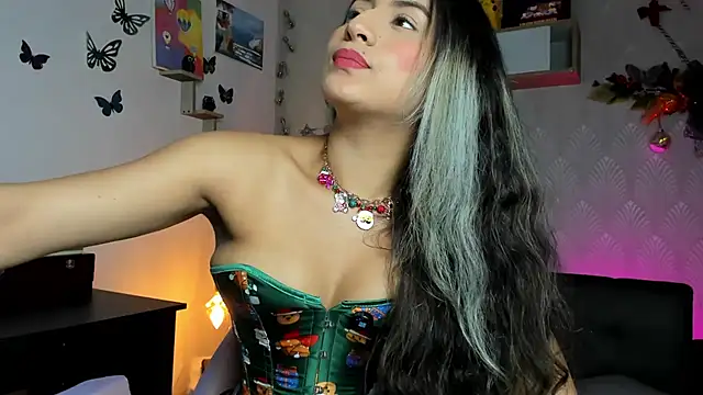 Alaia_Love77's cam snapshot