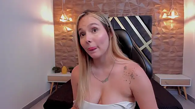 Emmaa_white_'s cam snapshot