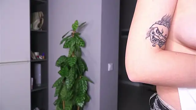 DejaBez's cam snapshot