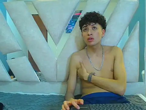 bonnieandclydecf's cam snapshot