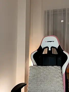 Adriennesexxx's cam snapshot