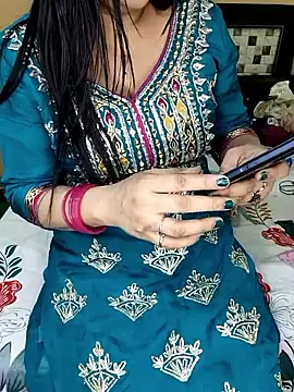 PRIYA_22's cam snapshot